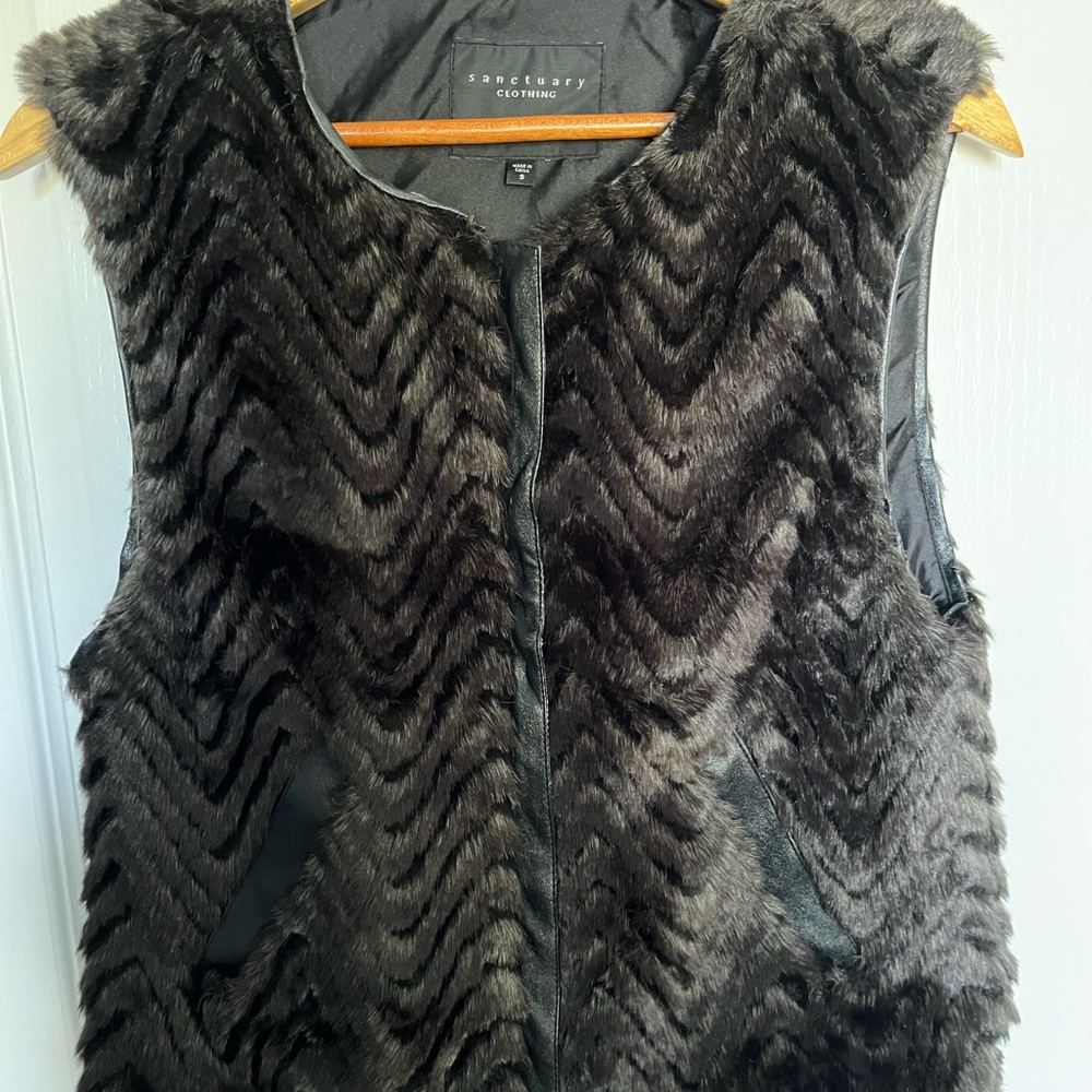 Sanctuary Black Faux Fur Sleeveless Vest
